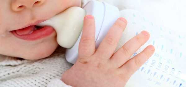 Comment décongeler le lait maternel ? Toutes nos réponses