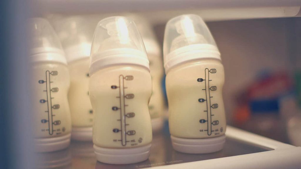 Les meilleurs récipients pour conserver le lait maternel